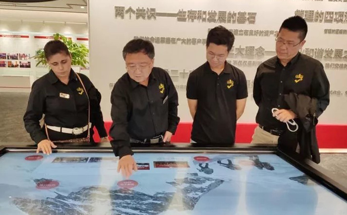 IPAF總部一行了解宏信建發發展歷史